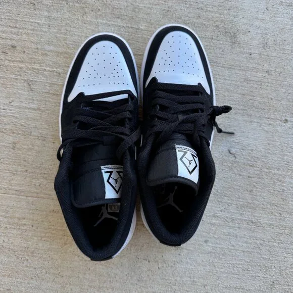 Air Jordan 1 Low SE - Picture 4 of 9